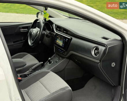 Белый Тойота Аурис, объемом двигателя 1.8 л и пробегом 200 тыс. км за 15900 $, фото 21 на Automoto.ua