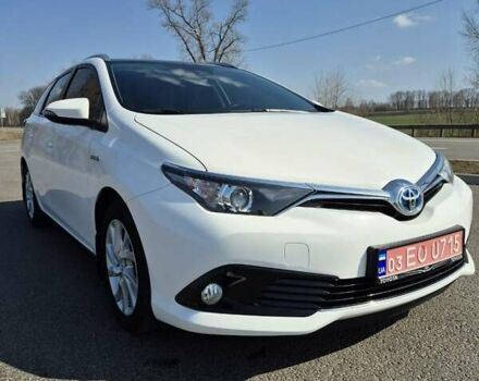 Белый Тойота Аурис, объемом двигателя 1.8 л и пробегом 97 тыс. км за 15150 $, фото 2 на Automoto.ua