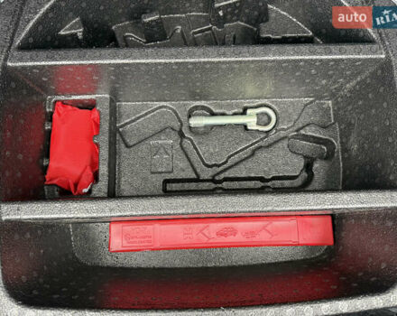 Белый Тойота Аурис, объемом двигателя 1.8 л и пробегом 200 тыс. км за 15900 $, фото 43 на Automoto.ua