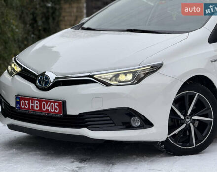 Белый Тойота Аурис, объемом двигателя 1.8 л и пробегом 200 тыс. км за 15700 $, фото 2 на Automoto.ua
