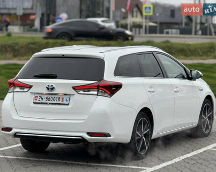 Белый Тойота Аурис, объемом двигателя 1.8 л и пробегом 200 тыс. км за 15900 $, фото 6 на Automoto.ua