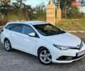 Белый Тойота Аурис, объемом двигателя 1.4 л и пробегом 235 тыс. км за 11700 $, фото 1 на Automoto.ua