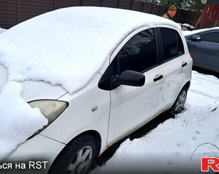 Белый Тойота Аурис, объемом двигателя 1 л и пробегом 370 тыс. км за 2500 $, фото 1 на Automoto.ua