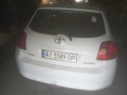 Белый Тойота Аурис, объемом двигателя 1.6 л и пробегом 270 тыс. км за 5700 $, фото 1 на Automoto.ua