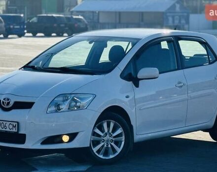 Белый Тойота Аурис, объемом двигателя 1.6 л и пробегом 165 тыс. км за 6500 $, фото 1 на Automoto.ua