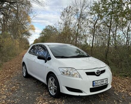 Белый Тойота Аурис, объемом двигателя 1.3 л и пробегом 229 тыс. км за 5499 $, фото 1 на Automoto.ua