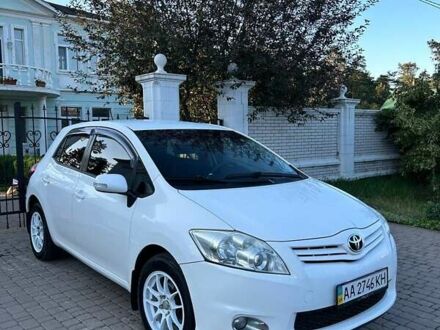 Тойота Аурис 2010 в Харькове на Automoto.ua Белый Тойота Аурис, объемом двигателя 1.6 л и пробегом 234 тыс. км за 8800 $, фото 1 на Automoto.ua