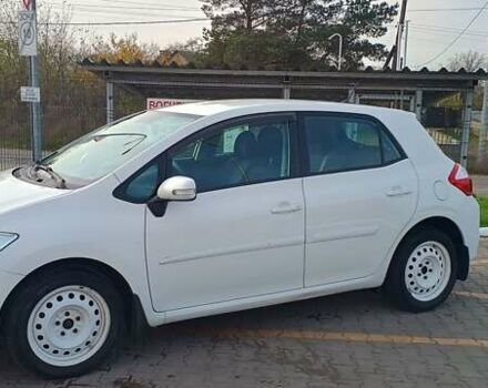 Білий Тойота Ауріс, об'ємом двигуна 1.6 л та пробігом 96 тис. км за 10600 $, фото 1 на Automoto.ua