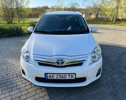 Белый Тойота Аурис, объемом двигателя 1.8 л и пробегом 227 тыс. км за 10000 $, фото 1 на Automoto.ua