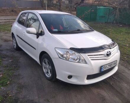 Белый Тойота Аурис, объемом двигателя 1.3 л и пробегом 173 тыс. км за 6300 $, фото 1 на Automoto.ua