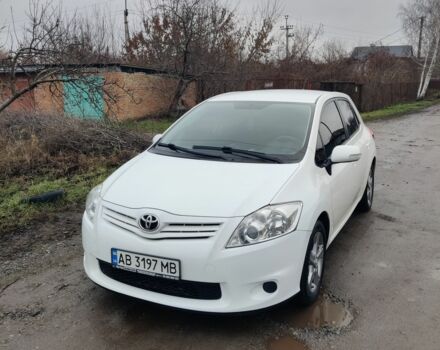 Білий Тойота Ауріс, об'ємом двигуна 1 л та пробігом 231 тис. км за 6850 $, фото 1 на Automoto.ua