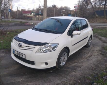Белый Тойота Аурис, объемом двигателя 1.3 л и пробегом 173 тыс. км за 6500 $, фото 1 на Automoto.ua