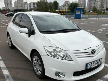 Белый Тойота Аурис, объемом двигателя 1.6 л и пробегом 121 тыс. км за 10500 $, фото 1 на Automoto.ua
