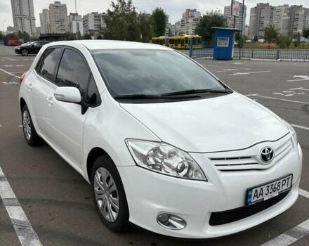 Білий Тойота Ауріс, об'ємом двигуна 1.6 л та пробігом 121 тис. км за 10500 $, фото 1 на Automoto.ua