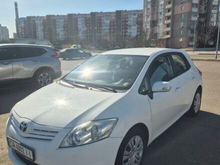 Белый Тойота Аурис, объемом двигателя 1.6 л и пробегом 190 тыс. км за 10500 $, фото 1 на Automoto.ua