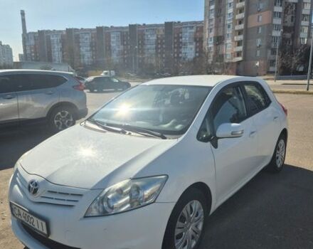 Белый Тойота Аурис, объемом двигателя 1.6 л и пробегом 190 тыс. км за 10500 $, фото 1 на Automoto.ua