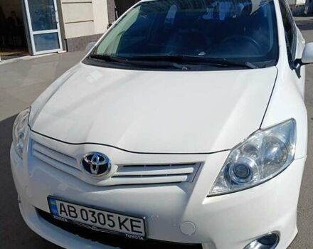Белый Тойота Аурис, объемом двигателя 1.6 л и пробегом 147 тыс. км за 9600 $, фото 1 на Automoto.ua
