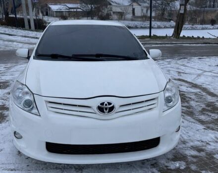 Белый Тойота Аурис, объемом двигателя 1.6 л и пробегом 206 тыс. км за 10300 $, фото 1 на Automoto.ua