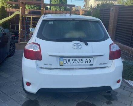 Білий Тойота Ауріс, об'ємом двигуна 1.6 л та пробігом 130 тис. км за 10000 $, фото 1 на Automoto.ua