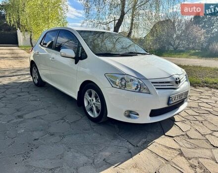 Белый Тойота Аурис, объемом двигателя 1.6 л и пробегом 171 тыс. км за 10500 $, фото 1 на Automoto.ua