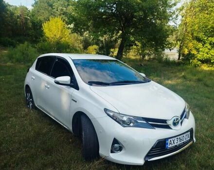 Белый Тойота Аурис, объемом двигателя 1.8 л и пробегом 141 тыс. км за 13600 $, фото 1 на Automoto.ua