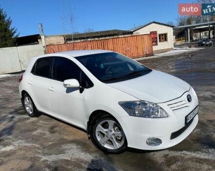 Белый Тойота Аурис, объемом двигателя 1.6 л и пробегом 170 тыс. км за 9500 $, фото 1 на Automoto.ua