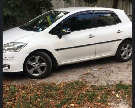 Білий Тойота Ауріс, об'ємом двигуна 1.6 л та пробігом 174 тис. км за 10550 $, фото 1 на Automoto.ua