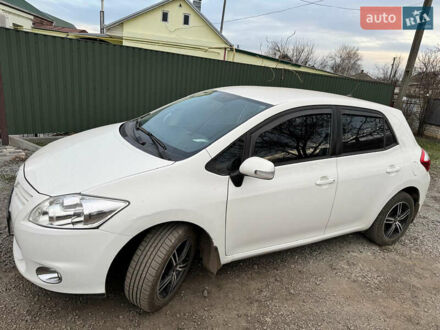 Білий Тойота Ауріс, об'ємом двигуна 1.6 л та пробігом 133 тис. км за 11000 $, фото 1 на Automoto.ua