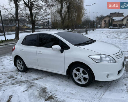 Білий Тойота Ауріс, об'ємом двигуна 1.6 л та пробігом 206 тис. км за 10250 $, фото 1 на Automoto.ua