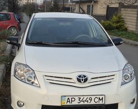 Белый Тойота Аурис, объемом двигателя 1.6 л и пробегом 124 тыс. км за 11500 $, фото 1 на Automoto.ua