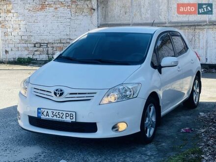 Тойота Ауріс 2012 у Києві на Automoto.ua Білий Тойота Ауріс, об'ємом двигуна 1.6 л та пробігом 143 тис. км за 11300 $, фото 1 на Automoto.ua