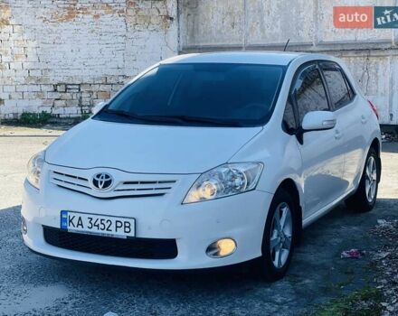 Белый Тойота Аурис, объемом двигателя 1.6 л и пробегом 143 тыс. км за 11300 $, фото 1 на Automoto.ua