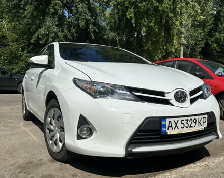 Белый Тойота Аурис, объемом двигателя 1.6 л и пробегом 195 тыс. км за 8750 $, фото 1 на Automoto.ua