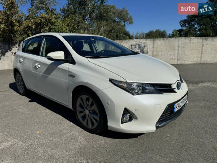 Білий Тойота Ауріс, об'ємом двигуна 1.8 л та пробігом 213 тис. км за 12999 $, фото 1 на Automoto.ua