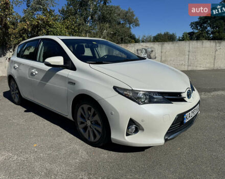Белый Тойота Аурис, объемом двигателя 1.8 л и пробегом 213 тыс. км за 12999 $, фото 1 на Automoto.ua