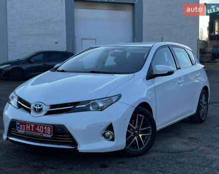 Білий Тойота Ауріс, об'ємом двигуна 1.8 л та пробігом 226 тис. км за 11499 $, фото 1 на Automoto.ua