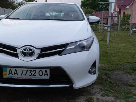 Тойота Ауріс 2013 у Києві на Automoto.ua Білий Тойота Ауріс, об'ємом двигуна 1.6 л та пробігом 87 тис. км за 12500 $, фото 1 на Automoto.ua