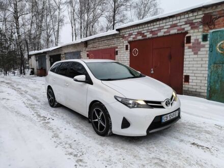 Білий Тойота Ауріс, об'ємом двигуна 1.3 л та пробігом 160 тис. км за 8900 $, фото 1 на Automoto.ua