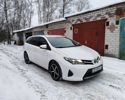 Белый Тойота Аурис, объемом двигателя 1.3 л и пробегом 160 тыс. км за 8900 $, фото 1 на Automoto.ua