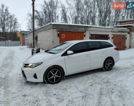 Білий Тойота Ауріс, об'ємом двигуна 1.6 л та пробігом 160 тис. км за 8900 $, фото 1 на Automoto.ua