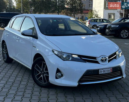 Белый Тойота Аурис, объемом двигателя 1.8 л и пробегом 226 тыс. км за 11899 $, фото 1 на Automoto.ua