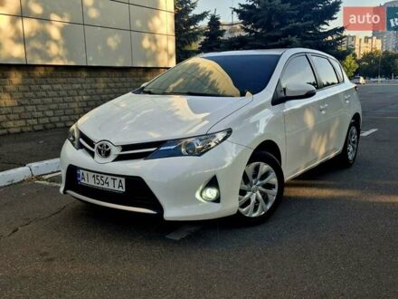 Тойота Аурис 2013 в Киеве на Automoto.ua Белый Тойота Аурис, объемом двигателя 1.6 л и пробегом 97 тыс. км за 13500 $, фото 1 на Automoto.ua