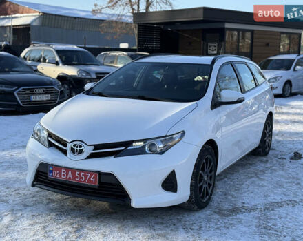 Белый Тойота Аурис, объемом двигателя 1.6 л и пробегом 157 тыс. км за 13350 $, фото 1 на Automoto.ua