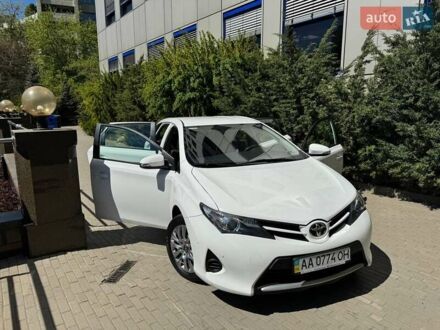 Тойота Ауріс 2013 у Києві на Automoto.ua Білий Тойота Ауріс, об'ємом двигуна 1.6 л та пробігом 113 тис. км за 12500 $, фото 1 на Automoto.ua