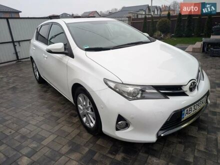 Белый Тойота Аурис, объемом двигателя 1.36 л и пробегом 246 тыс. км за 8100 $, фото 1 на Automoto.ua