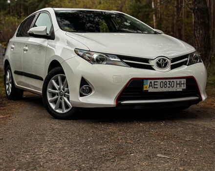 Білий Тойота Ауріс, об'ємом двигуна 1.6 л та пробігом 121 тис. км за 13750 $, фото 1 на Automoto.ua