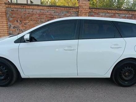 Тойота Ауріс 2013 у Чернігові на Automoto.ua Білий Тойота Ауріс, об'ємом двигуна 1.3 л та пробігом 215 тис. км за 7800 $, фото 1 на Automoto.ua