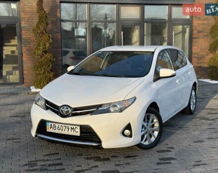 Белый Тойота Аурис, объемом двигателя 1.6 л и пробегом 136 тыс. км за 13750 $, фото 1 на Automoto.ua