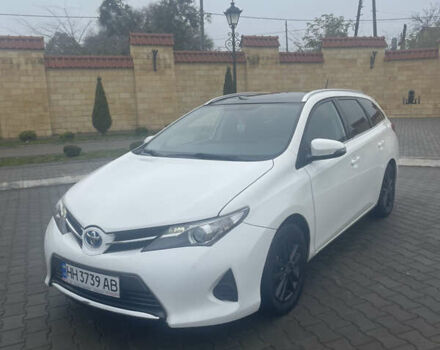 Белый Тойота Аурис, объемом двигателя 1.8 л и пробегом 179 тыс. км за 12500 $, фото 1 на Automoto.ua