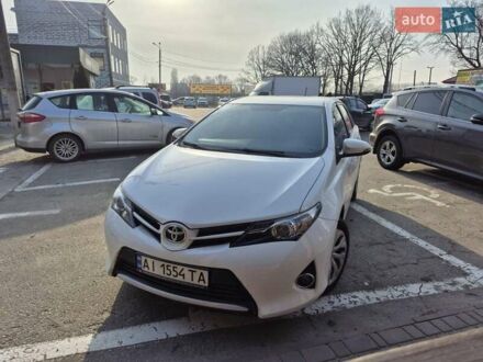 Тойота Аурис 2013 в Чернигове на Automoto.ua Белый Тойота Аурис, объемом двигателя 1.6 л и пробегом 96 тыс. км за 13700 $, фото 1 на Automoto.ua